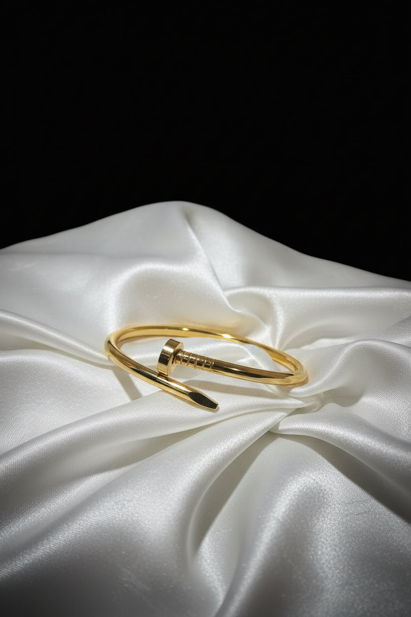 Luxury Screw-Inspired Gold Bangle Bracelet – Minimalist Statement Jewelry