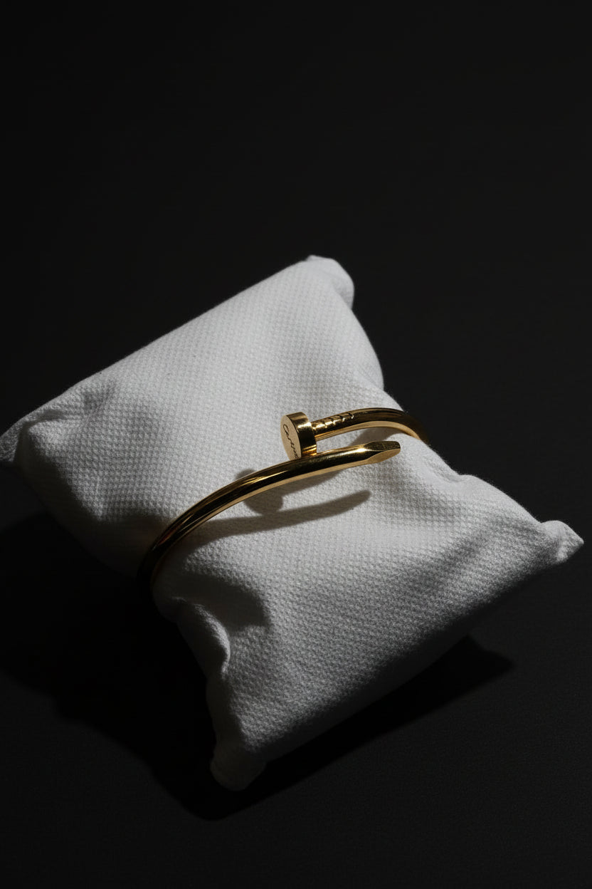 Luxury Screw-Inspired Gold Bangle Bracelet – Minimalist Statement Jewelry